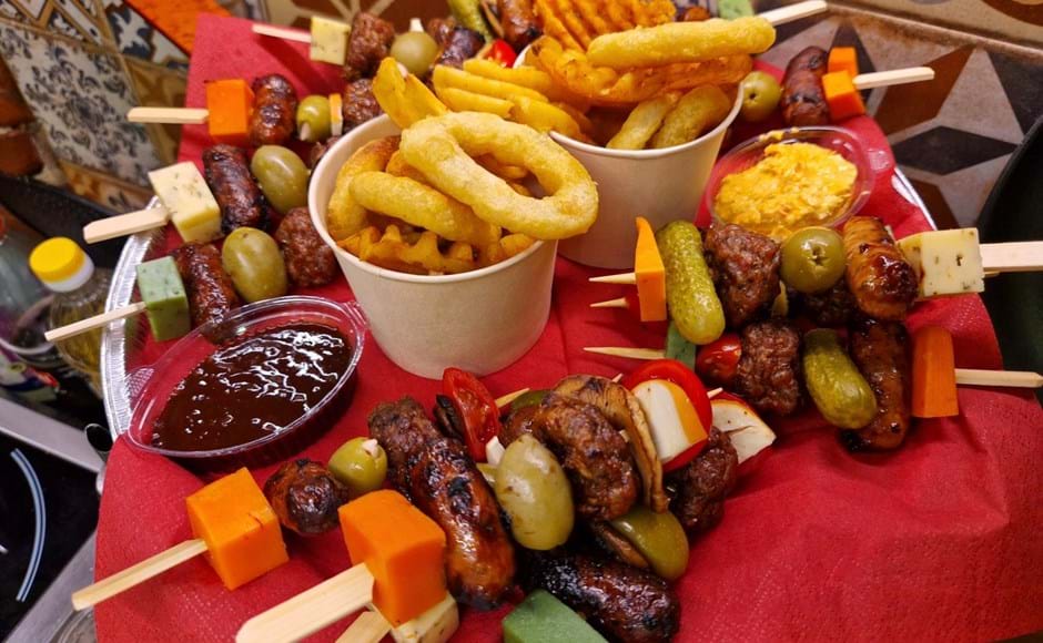 Плато шишчета, калмари и картофки